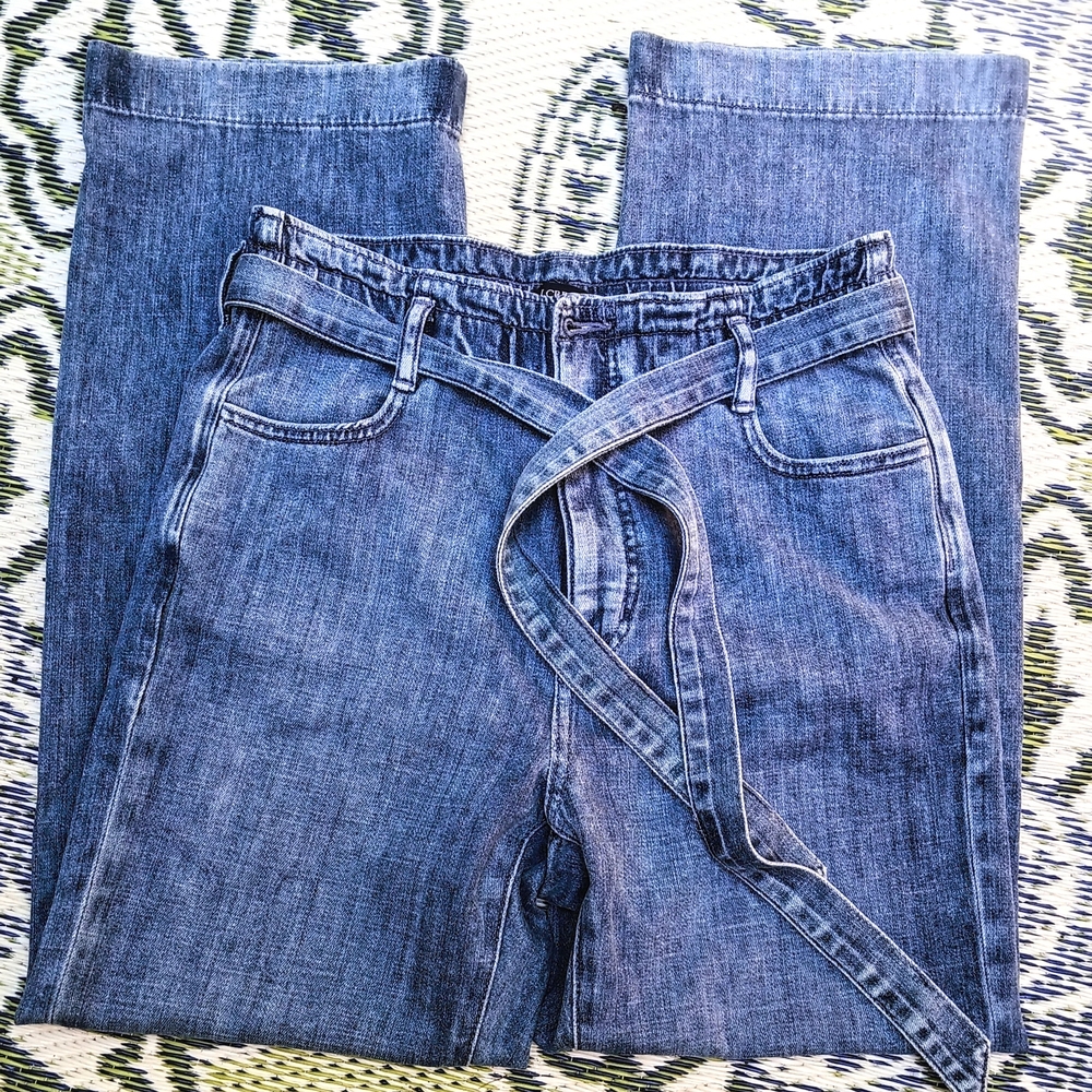 Stylish Blue Denim Jeans with Belt